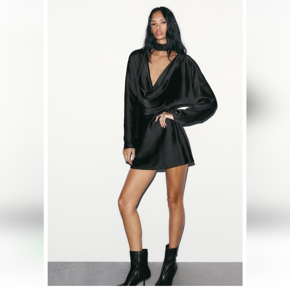 Elegant Black Draped Dress - Picture 3 of 7